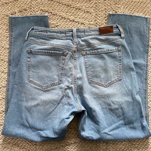 Hollister | curvy ultra high rise mom jeans size 30 - Picture 3 of 4